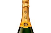 Veuve Clicquot
凯歌皇牌香槟 RMB420
凯歌香槟酒庄的酿制艺术胜人一筹。凯歌优良的葡萄园是酒庄风格特色的保证，让凯歌皇牌香槟历久弥新