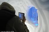 俄罗斯莫斯科，冰雕艺术家在索科尼基公园打造的“冰霜之城”日前向公众开放。真是美轮美奂。