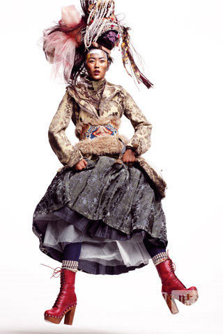组图：中国超模刘雯拍摄西班牙版《Vogue》大片