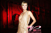 前不久，苗圃以一身Giorgio Armani秋冬人头衫出席“中国时尚影响力2011盛典”，敢在“范爷”头上动土，与范冰冰来个大撞衫！适逢岁末，各种盛典和红毯，女星们大多选择Giorgio Armani、Dior等大牌出席庆典，所以此时正是撞衫最热季！就让我们一起来盘点一下女星最IN的大牌撞衫秀吧！
