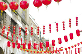 伦敦市的唐人街挂满了中国灯笼，庆祝2008年的中国农历春节。
