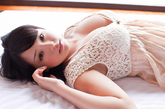 日本90后女星筱崎爱出生于1992年2月26日，今年20岁，拥有一张天真无邪的娃娃脸和E罩杯的傲人胸围，因童颜巨乳被称为“日版瑶瑶”。