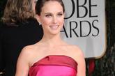 娜塔莉·波特曼(Natalie Portman)佩戴了： Harry Winston铂金镶钻坠形耳环、铂金镶钻手镯
