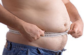 3．啤酒肚。腰围增粗的苹果体型，会降低肝脏分泌的性激素，直接影响男性性能力。
