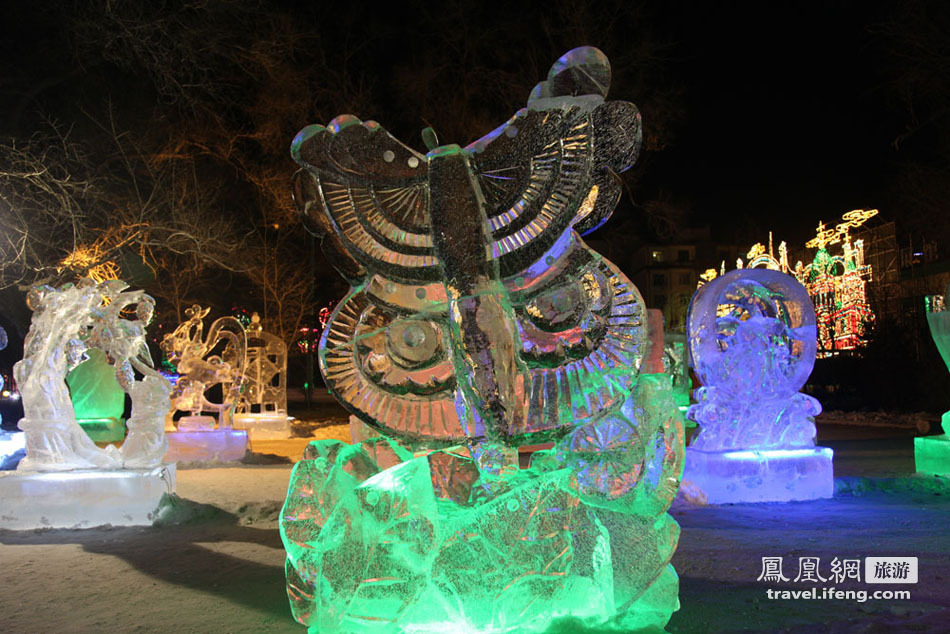 哈尔滨冰灯游园会 华丽炫彩的冰灯世界