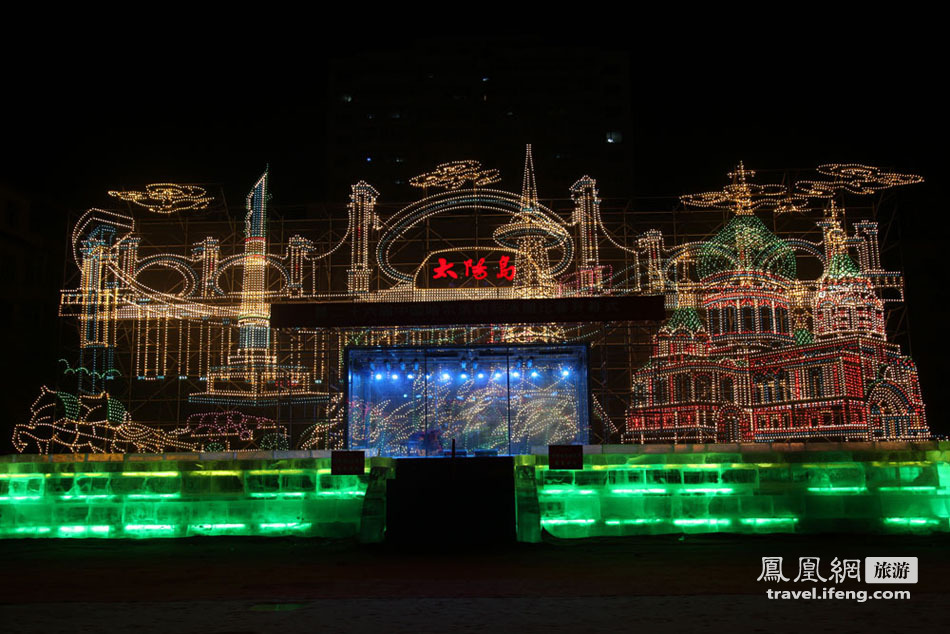 哈尔滨冰灯游园会 华丽炫彩的冰灯世界