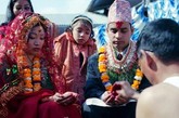 尼泊尔：两颗槟榔代表妻子有了外心。尼泊尔尼瓦尔族的妇女如果与丈夫闹翻了，只要在丈夫的枕头下放两枚槟榔，不用办理任何手续，便可以宣告离婚。这个民族的妇女人人勤劳，到处都有她们忙碌的身影。相反，男人们只管些家务琐事。因此，在离婚这件事上，妇女理所当然地占据了主动。　