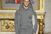 Vivienne Westwood 2012秋冬男装的灰色款式。