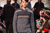 Missoni 2012秋冬承袭以往精湛的针织工艺，标志性的花纹出现在新款上。