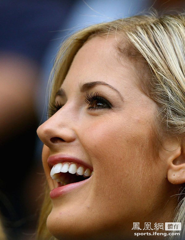 澳网-托米奇女友观战 娇嫩媚娘酷似黄圣依[高清