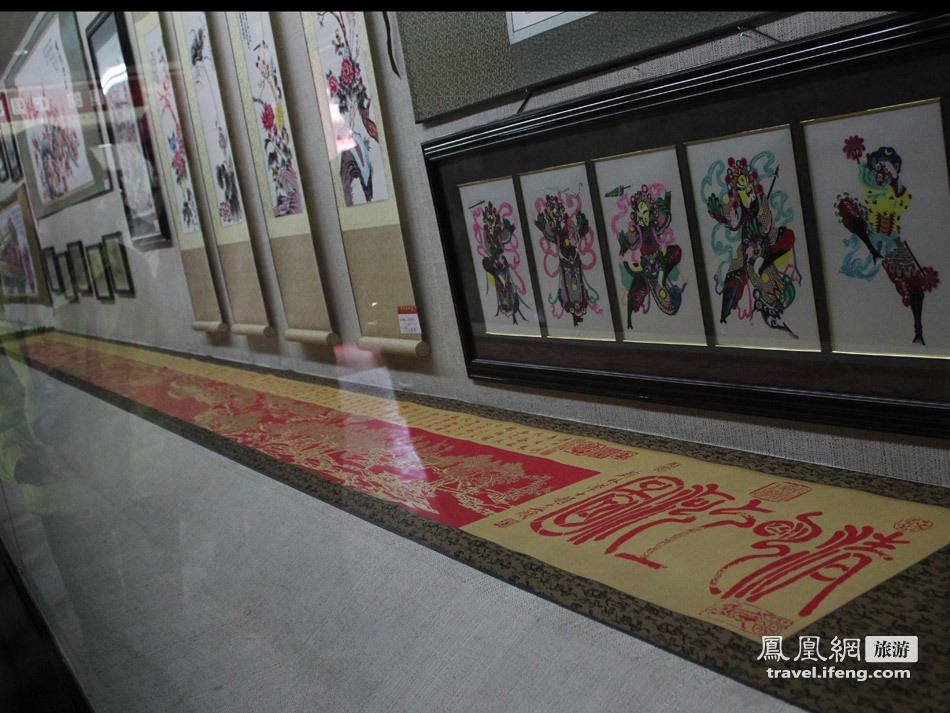 民间艺人现场展示  用镜头记录蔚县剪纸独特工艺