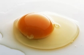 鸡蛋

研究显示，每天早晨吃一个鸡蛋，不仅不会增加胆固醇，还会让人在一整天内摄入更少的热量，不知不觉减轻体重。鸡蛋提供了高质量的蛋白质，此外还含有12种维生素和矿物质，其中B族维生素对改善记忆有帮助。
