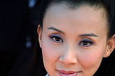 台湾女星萧蔷的整容史是有目共睹的，目前她的脸已经被摧残得明显歪掉了。