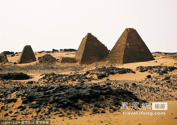 探秘苏丹麦罗埃王朝金字塔 遥想曾经的繁华