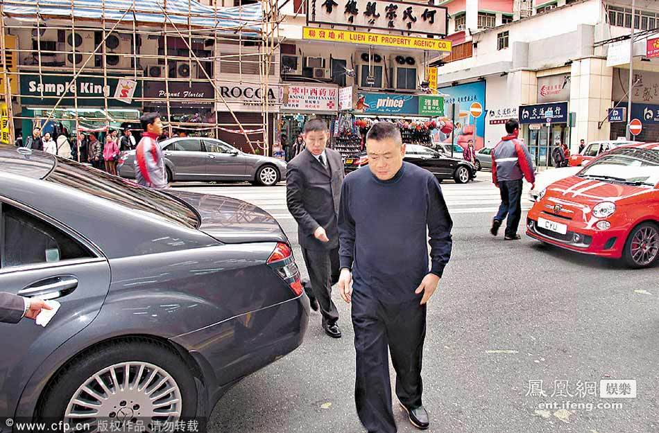 刘銮雄过年成大忙人 轮流和两女友聚餐被拍[