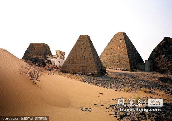 探秘苏丹麦罗埃王朝金字塔 遥想曾经的繁华