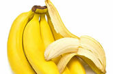4.香蕉：香蕉营养丰富、热量低，还有“智慧之盐”的磷，又是色氨酸和维生素B6的超级来源，含有丰富的矿物质，钾离子含量较高，能帮助大脑制造一种化学成分血清素，这种物质能刺激神经系统，对促进大脑的功能大有好处。新鲜水果要多吃，香蕉营养丰富，但要注意使用量，不要因为过量食用影响正餐食欲。

