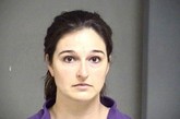 斯泰西·舒勒是俄亥俄州一名33岁的体育教师，她因为与五名学生发生性关系而被判有罪。

