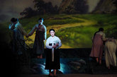 朝鲜大型歌剧《卖花姑娘》剧照