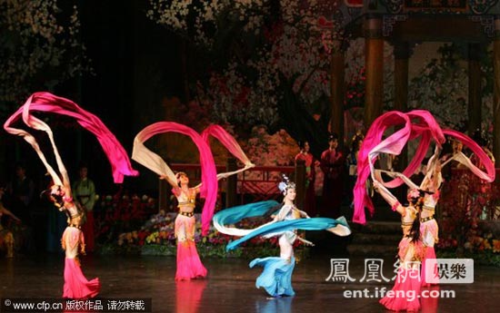 朝鲜歌剧《红楼梦》北京首演 舞美华丽堪比春晚