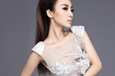 性感女主播柳岩为某杂志拍摄大片，当日身穿Alex Wang羽毛连衣裙，优雅尊贵。