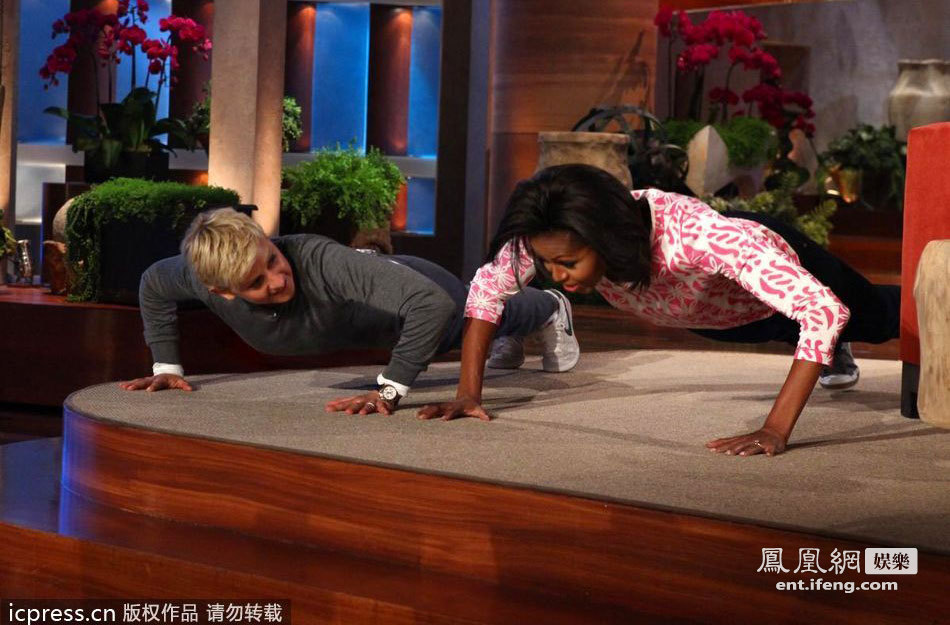 脱口秀主持人和奥巴马夫人PK俯卧撑[高清大图