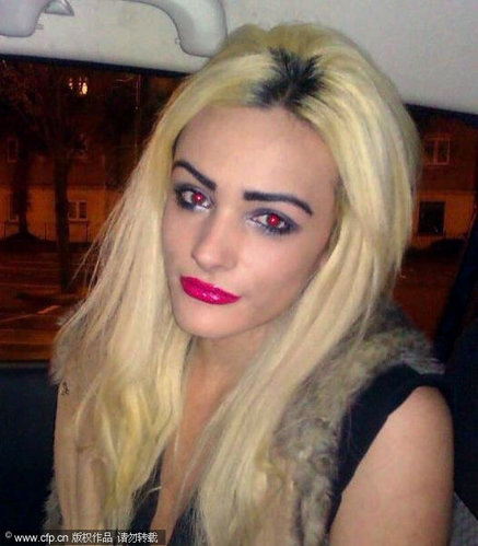 16岁英国男孩迷恋Lady Gaga变性  模特身材配浓妆