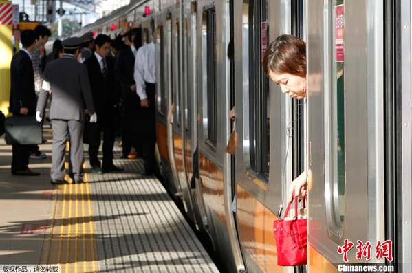 日本地铁设女性车厢避免骚扰