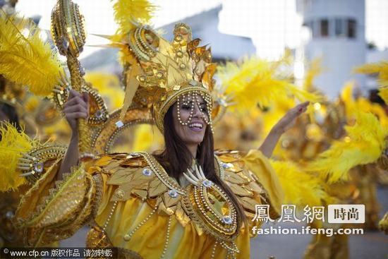 巴西狂欢节开幕 桑巴女郎云集