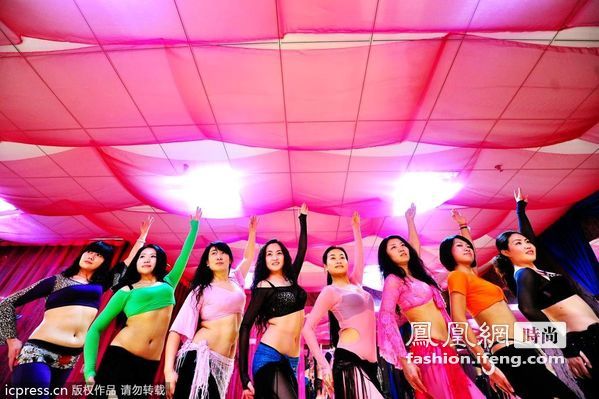 时尚生活图片故事：中国女人爱上肚皮舞
