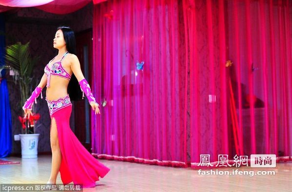 时尚生活图片故事：中国女人爱上肚皮舞