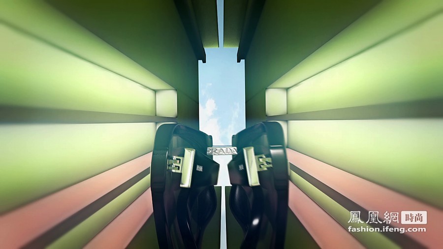 Prada 呈献现实与虚拟游戏的互动：《“折”入爱河》