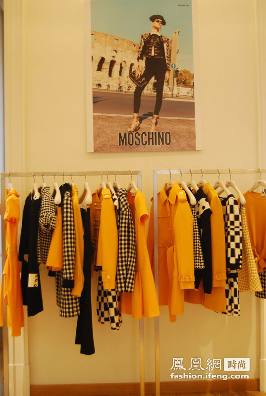 凤凰时尚独家展示Moschino展厅 昨日经典重现