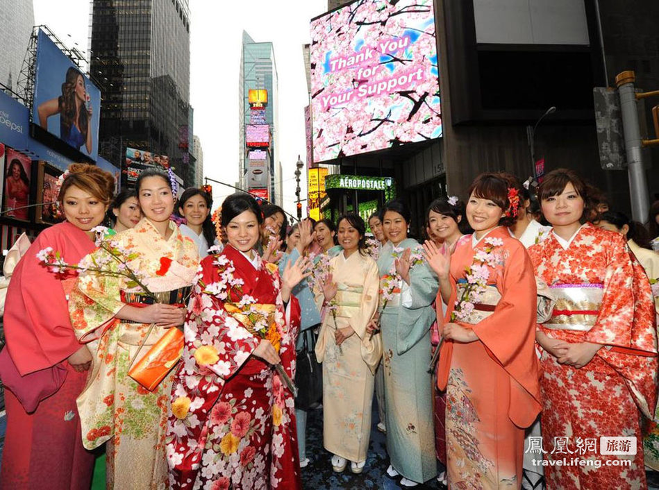 和服妹妹齐聚时代广场 庆祝日本文化周开幕 