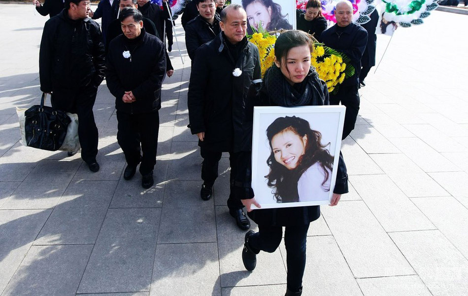 宋祖英、姜昆、黄宏等政协委员送别友人