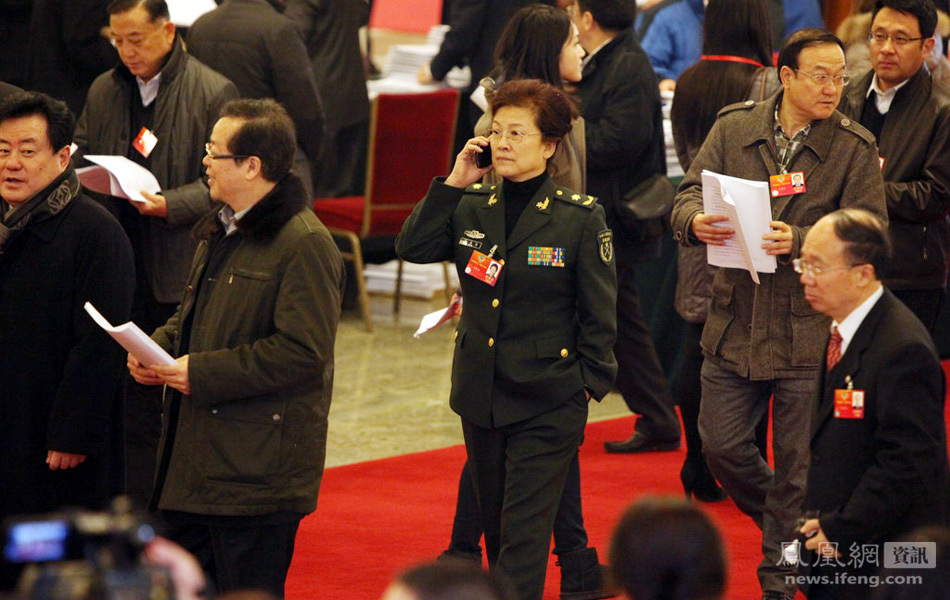你们穿这身衣服出去丢人啊=