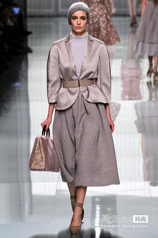 简易优雅的时尚回归 Christian Dior 2012秋冬发布
