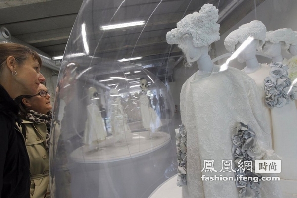 川久保玲工作室打造“时尚之都” 致敬时装大师