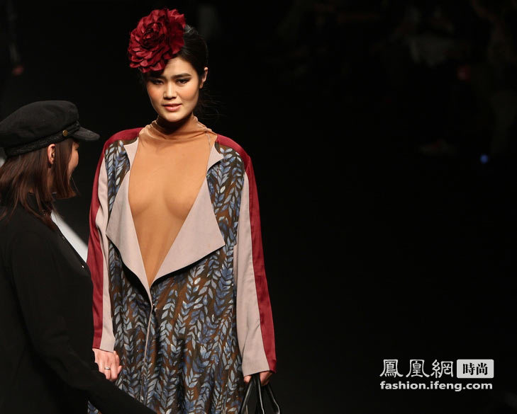 上海时装周20岁学生作品 不再保守跟外国接轨