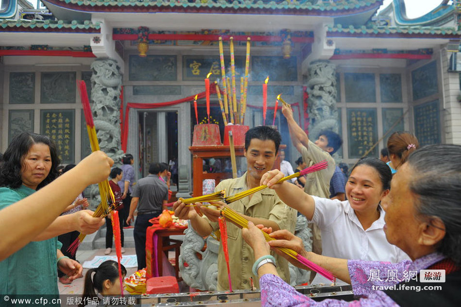 深圳南澳数千渔民纪念妈祖诞辰1052周年