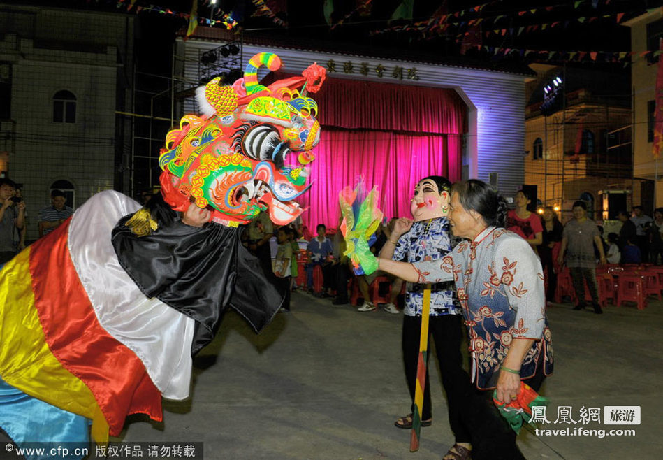 深圳南澳数千渔民纪念妈祖诞辰1052周年