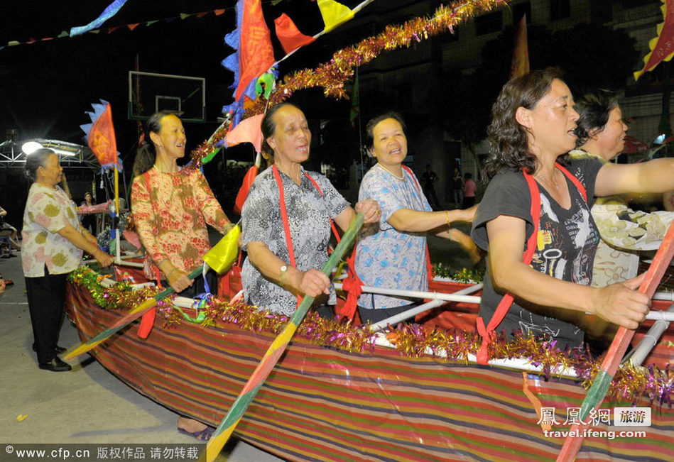 深圳南澳数千渔民纪念妈祖诞辰1052周年