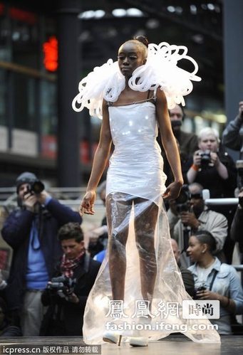 2012伦敦另类时装周开幕 怪异设计齐登场