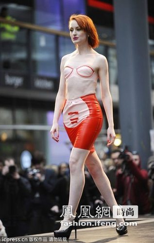 2012伦敦另类时装周开幕 怪异设计齐登场