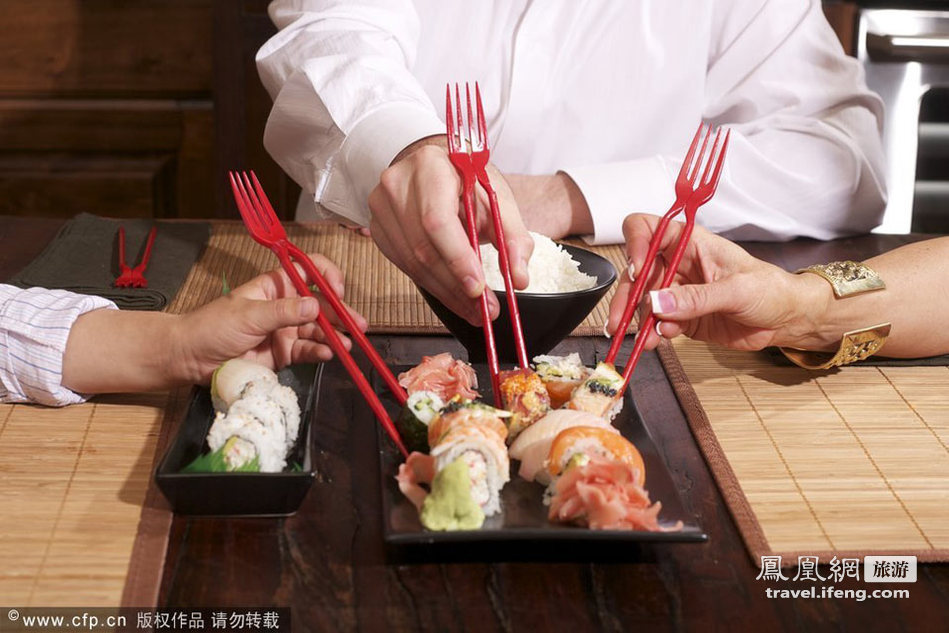 筷子or叉子 新型餐具融合东西方饮食文化