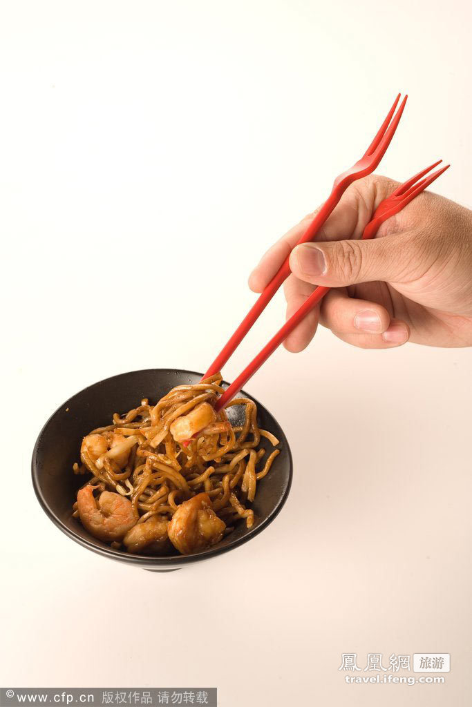 筷子or叉子 新型餐具融合东西方饮食文化