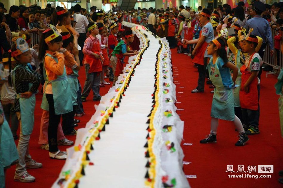 巨型蛋糕亮相南京