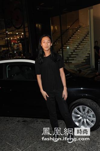 众星捧场Alexander Wang 孙俪透视装秀身材