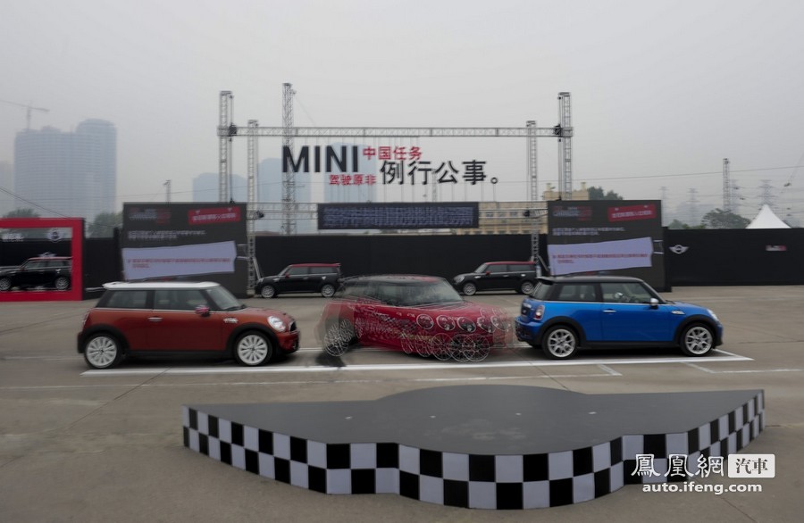 中国车手驾mini创漂移入位吉尼斯世界纪录