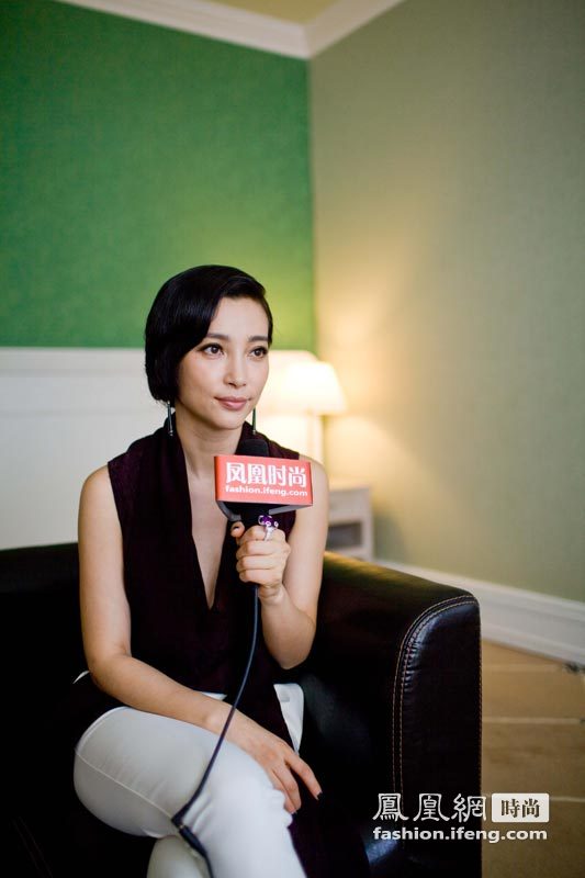 凤凰时尚专访李冰冰：第一次来戛纳觉得红毯好小